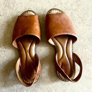 Born Trang Sandals
